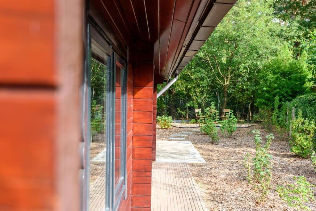 Spacious Wooden Cottage With Infra-Red Sauna At Veluwe Putten Exteriér fotografie