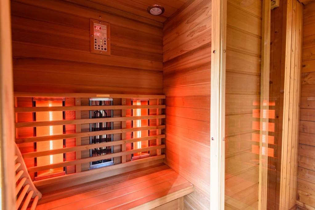 Spacious Wooden Cottage With Infra-Red Sauna At Veluwe Putten Exteriér fotografie