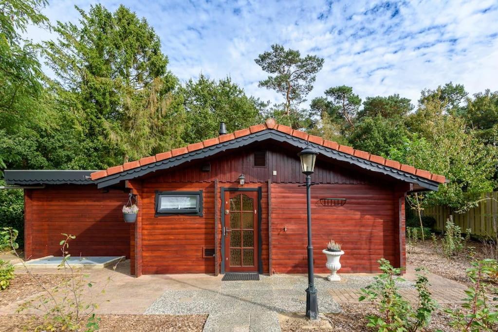 Spacious Wooden Cottage With Infra-Red Sauna At Veluwe Putten Exteriér fotografie