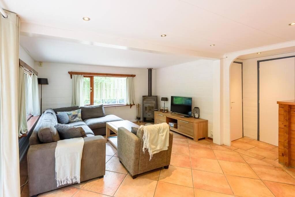 Spacious Wooden Cottage With Infra-Red Sauna At Veluwe Putten Exteriér fotografie