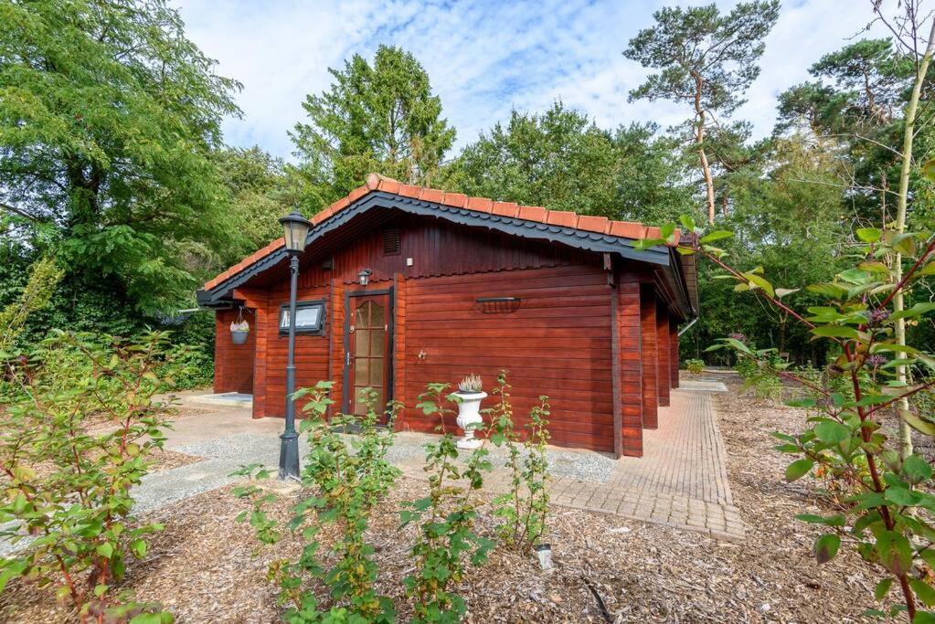 Spacious Wooden Cottage With Infra-Red Sauna At Veluwe Putten Exteriér fotografie