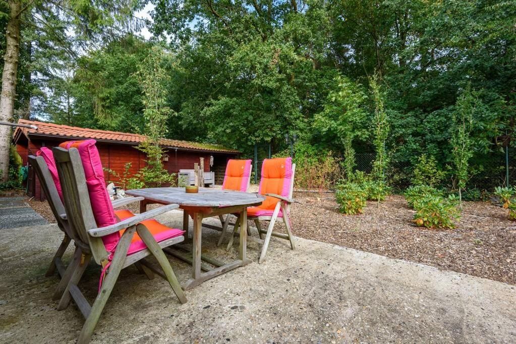 Spacious Wooden Cottage With Infra-Red Sauna At Veluwe Putten Exteriér fotografie