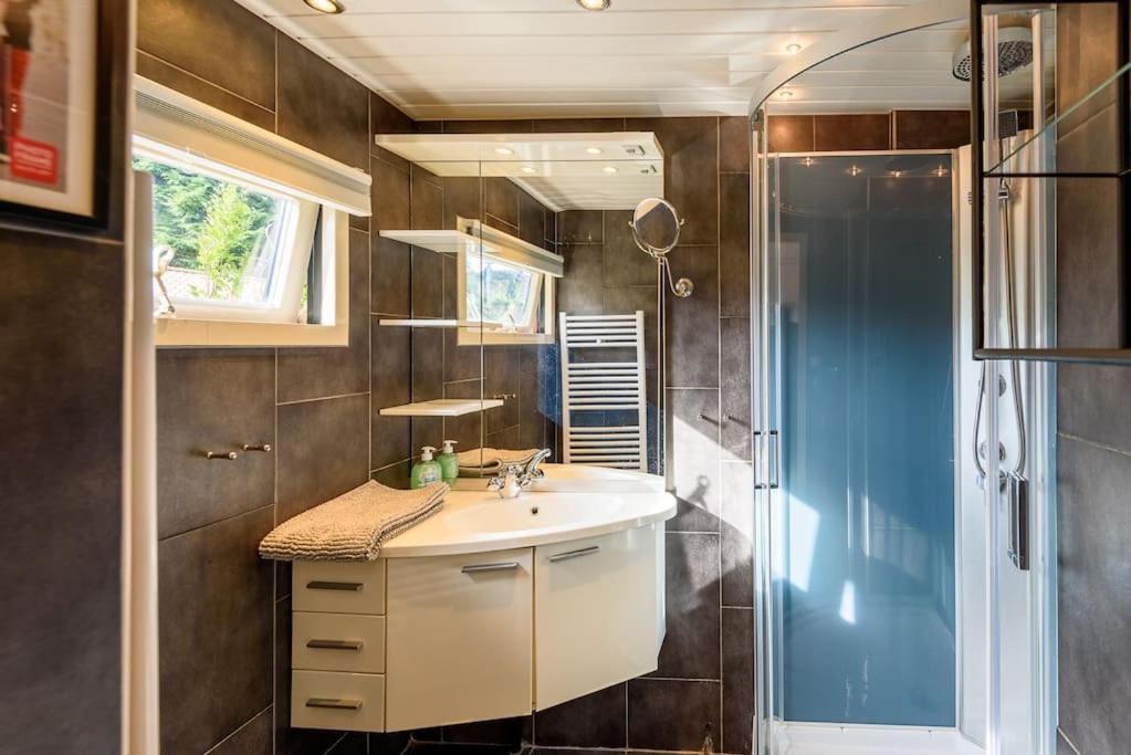 Spacious Wooden Cottage With Infra-Red Sauna At Veluwe Putten Exteriér fotografie